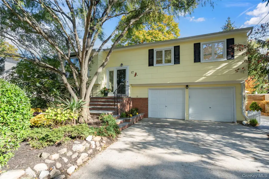 17 Lanier Lane, Bay Shore, NY 11706 - Image #2