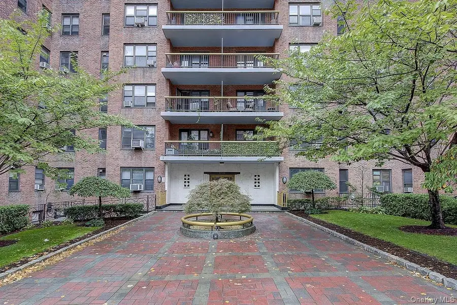 67-76 Booth Street #4F, Forest Hills, NY 11375 - Image #2