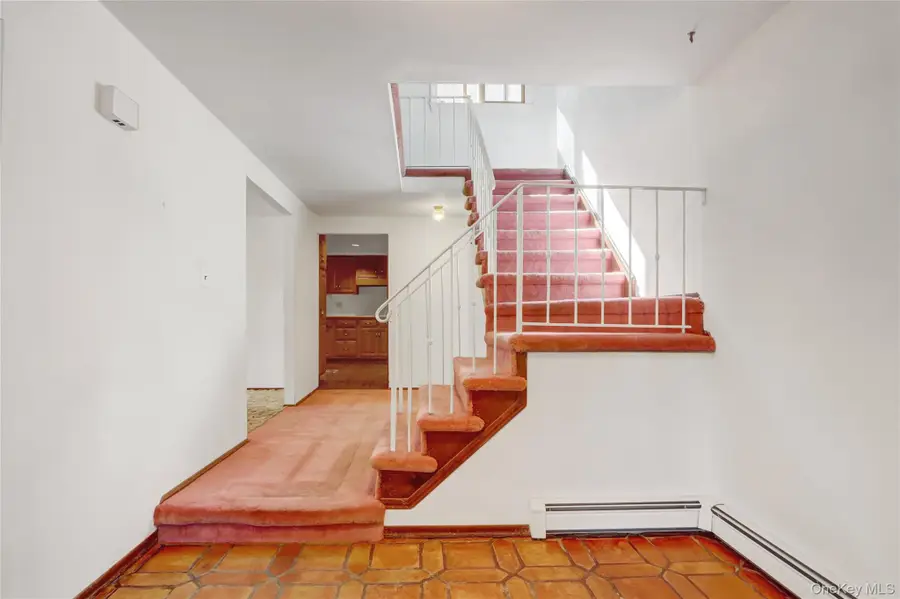 82 Barry Lane, Syosset, NY 11791 - Image #2