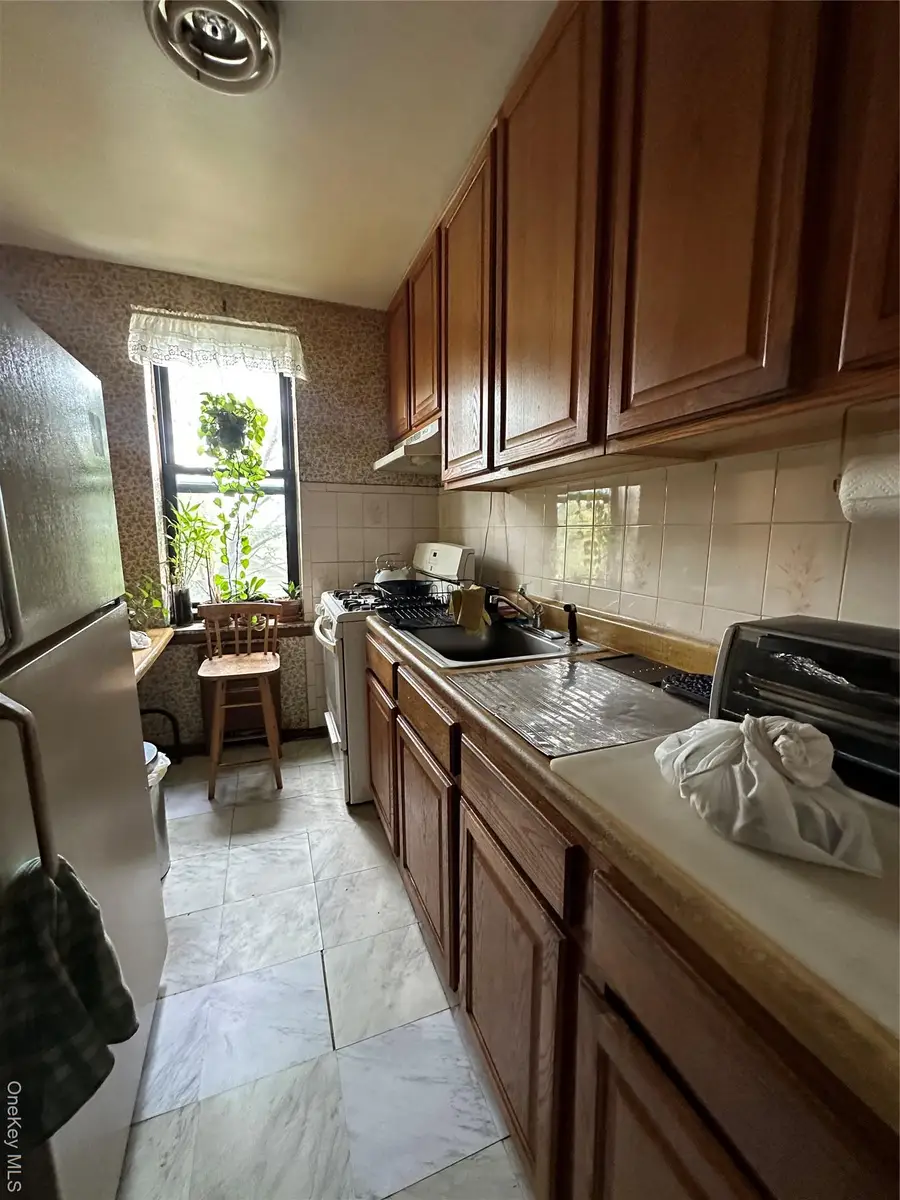 740 232nd Street #3e, Bronx, NY 10466 - Image #3