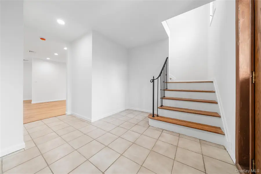 16 Johnson Place, Freeport, NY 11520 - Image #3