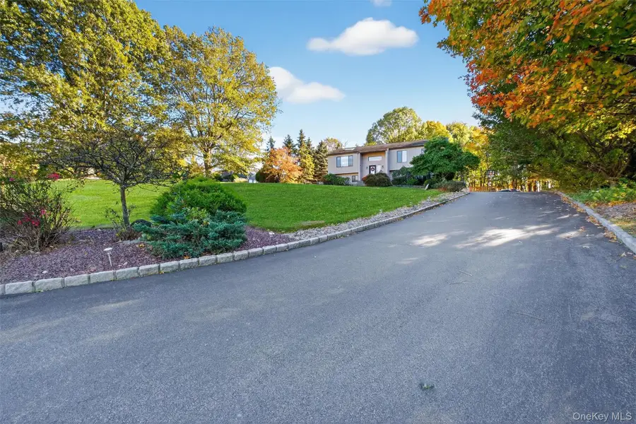 33 Santino Court, Mahopac, NY 10541 - Image #2