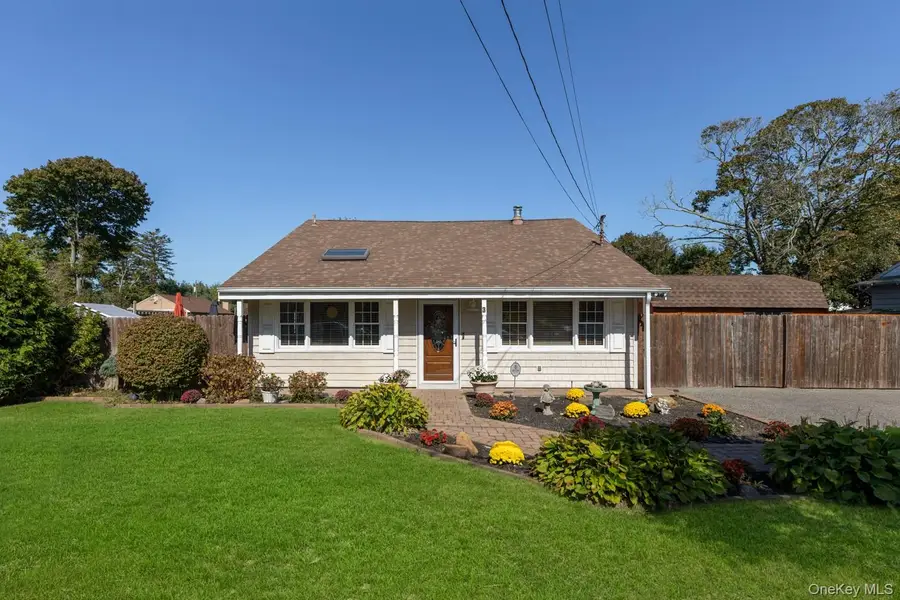 3 Hoover Court, Mastic, NY 11950 - Image #2