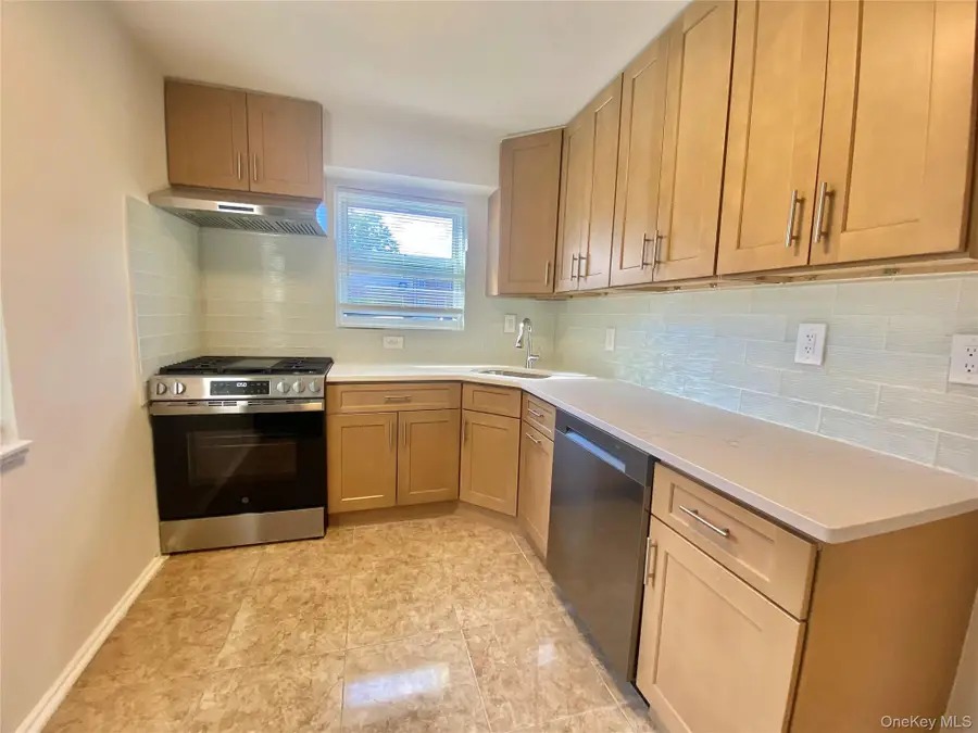 264-15 Langston Avenue #1st FL, Glen Oaks, NY 11004 - Image #3