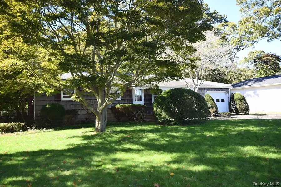 190 Dunton Avenue N, East Patchogue, NY 11772 - Image #2