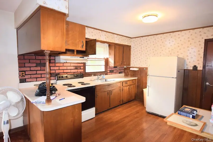 190 Dunton Avenue N, East Patchogue, NY 11772 - Image #3