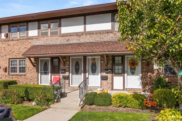 441 Mariners Way, Copiague, NY 11726