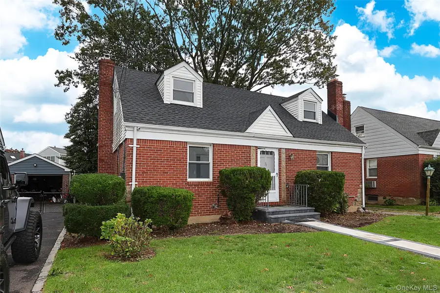 33 Cherry Lane, Carle Place, NY 11514 - Image #2