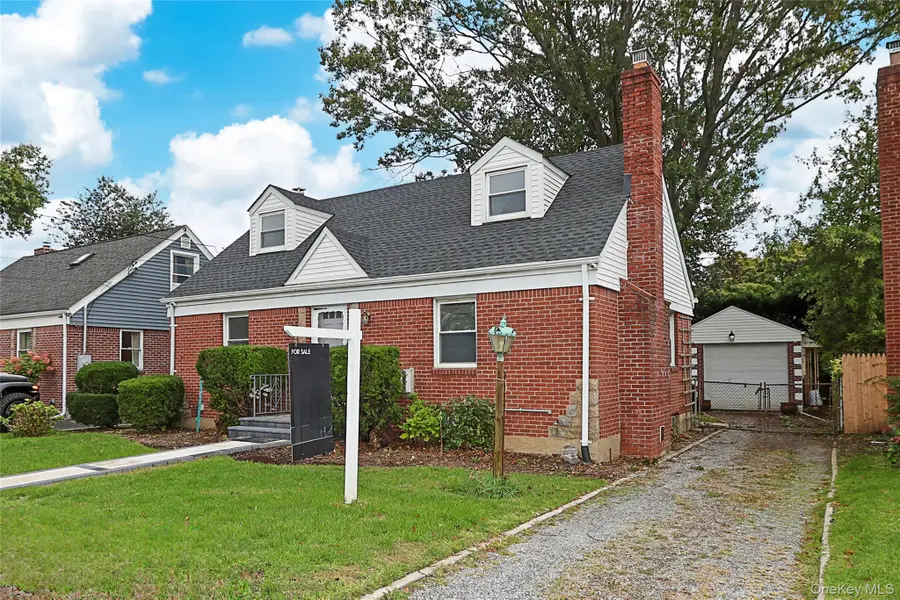 33 Cherry Lane, Carle Place, NY 11514 - Image #3