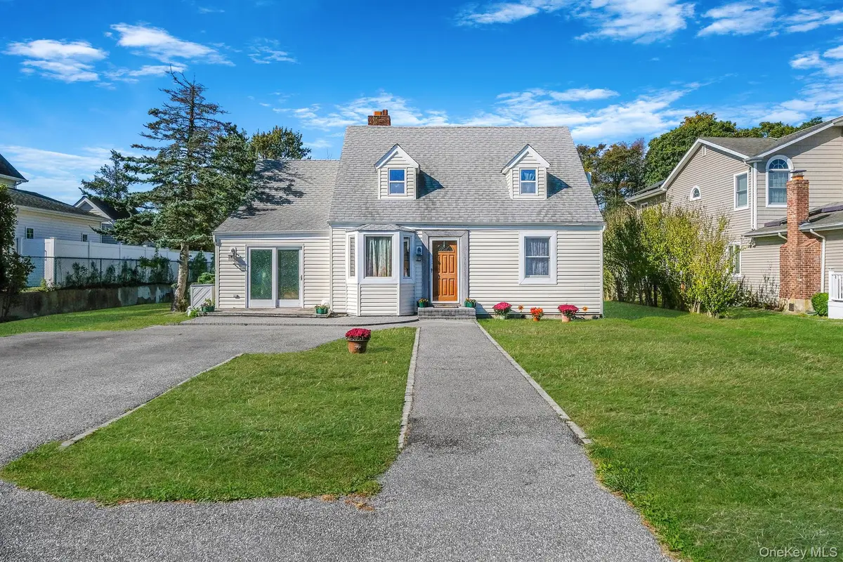 404 Vanderbilt Boulevard, Oakdale, NY 11769 - #1