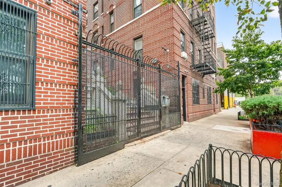 1976 Lafontaine Avenue #4D, Bronx, NY 10457 - Image #2