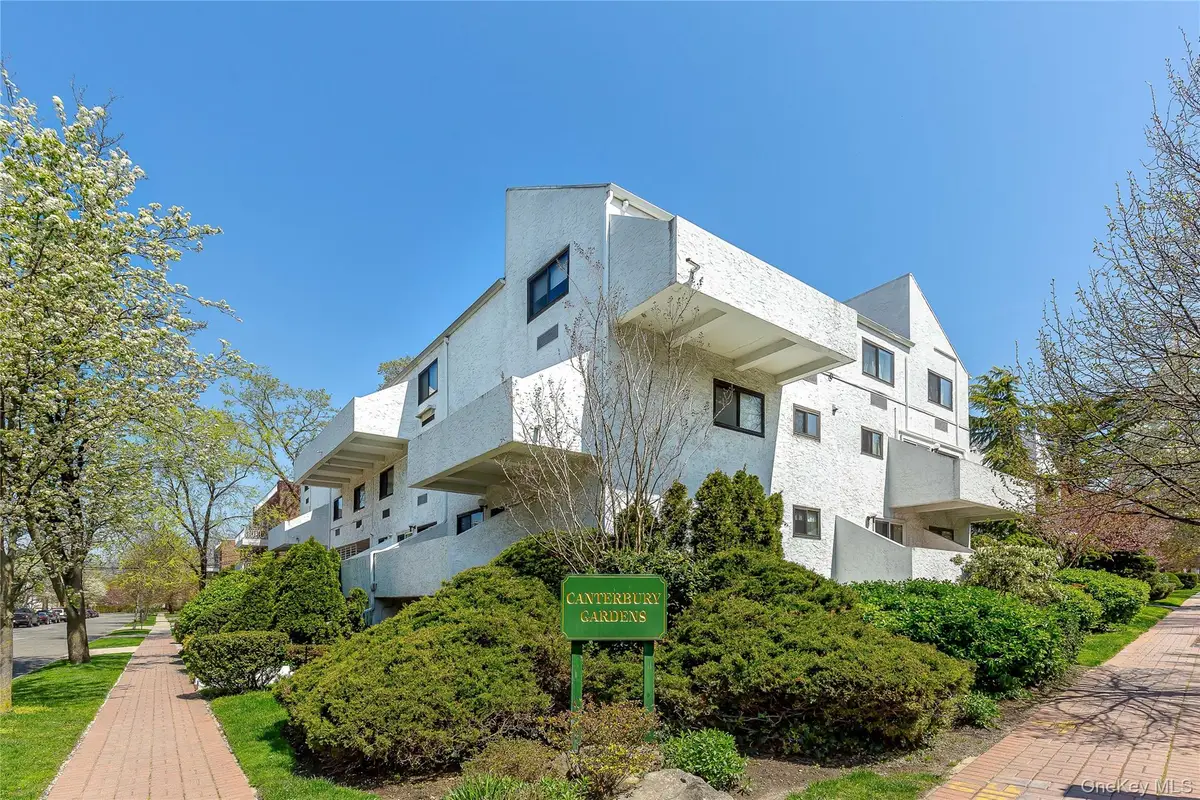 21 Canterbury #17, Great Neck, NY 11021 - Image #1