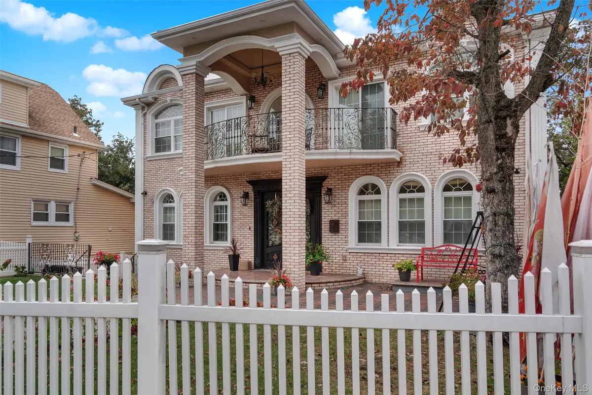 19319 109th Road, Saint Albans, NY 11412 - Image #1