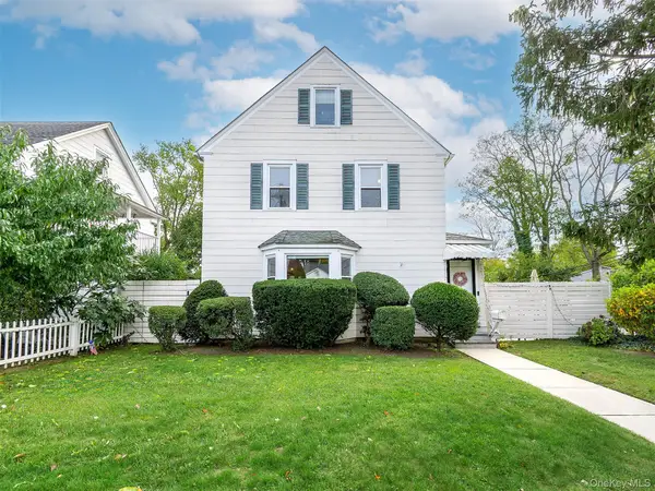 106 Mcloughlin Street, Glen Cove, NY 11542