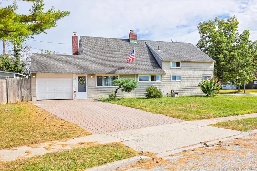 201 Sprucewood Drive, Levittown, NY 11756 - Image #2