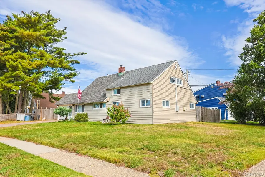 201 Sprucewood Drive, Levittown, NY 11756 - Image #3