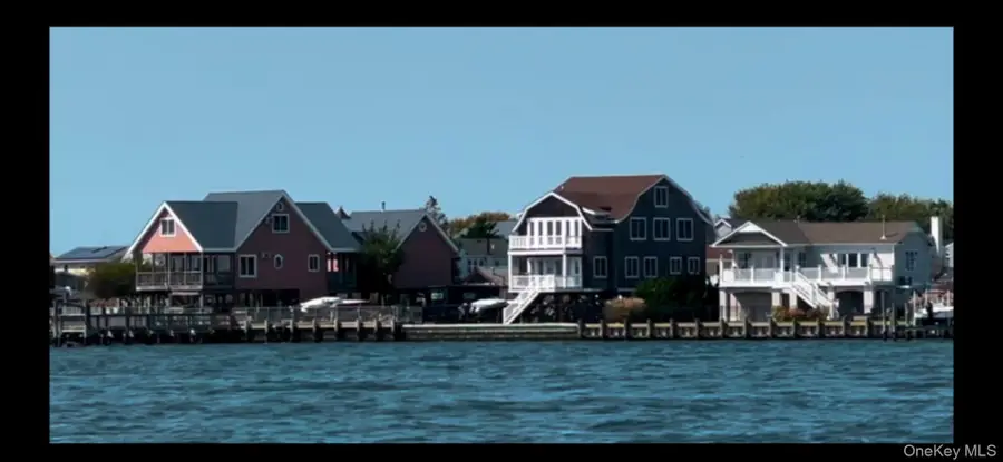 49 Bayview Avenue W, Lindenhurst, NY 11757 - Image #3