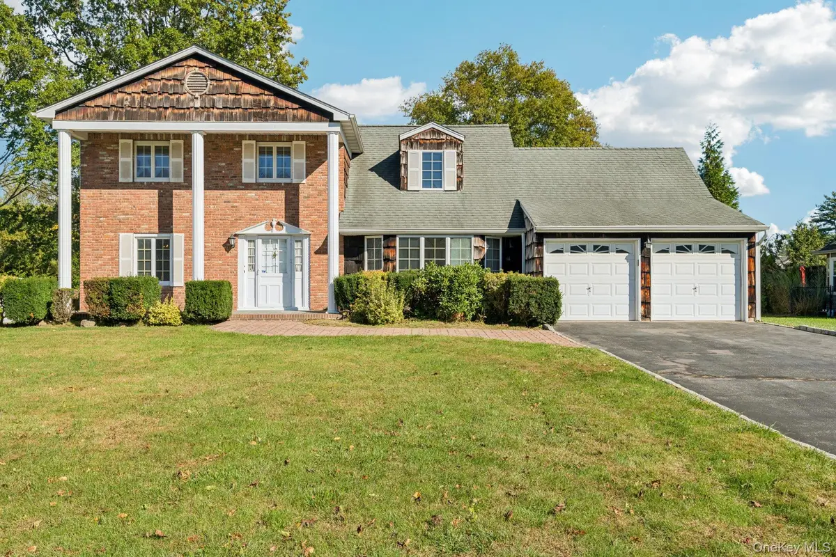 10 Aron Drive, Woodbury, NY 11797 - Image #1