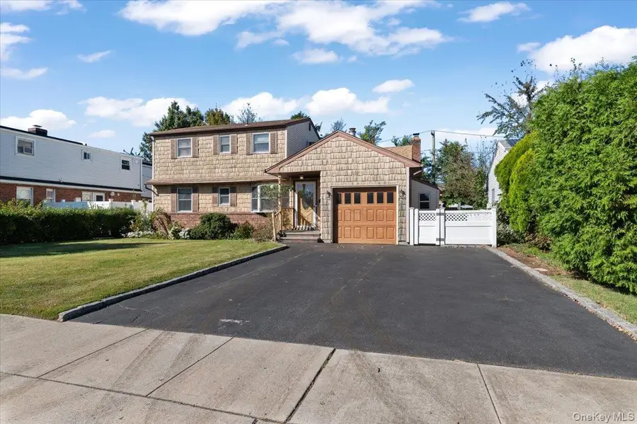 3 Surrey Lane, Bethpage, NY 11714 - Image #2