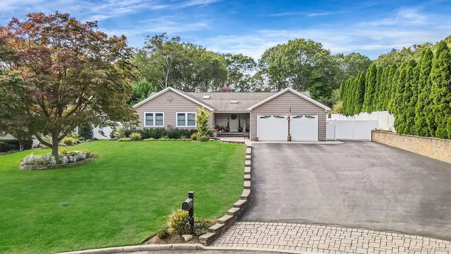 246 Roosevelt Boulevard, Hauppauge, NY 11788 - Image #2