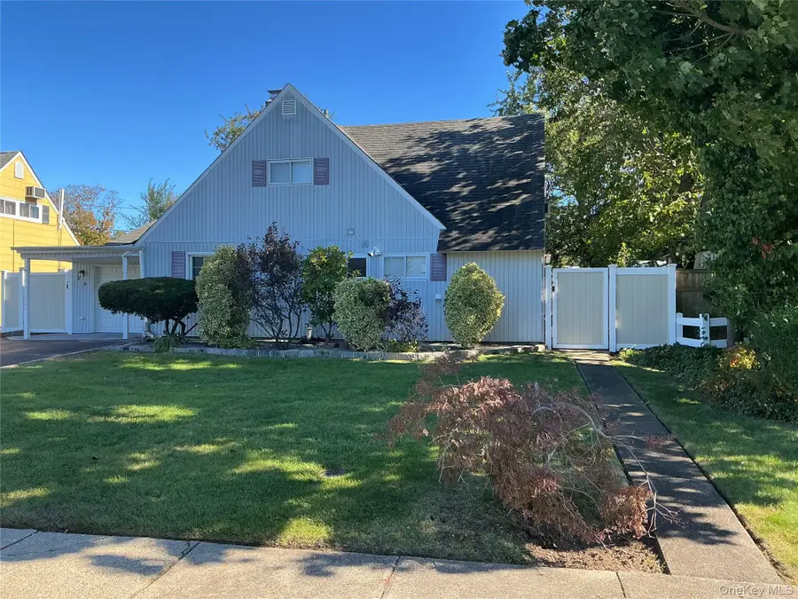 29 Cottonwood Lane, Westbury, NY 11590 - Image #2