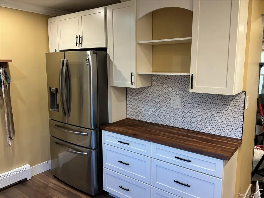 29 Cottonwood Lane, Westbury, NY 11590 - Image #3