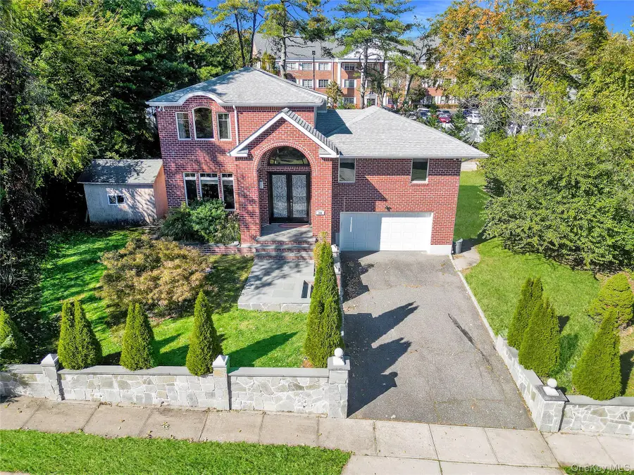 300 Ellen Place, Jericho, NY 11753 - Image #2