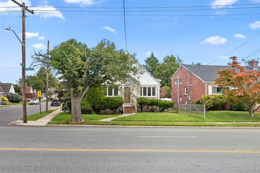 700 Covert Avenue, New Hyde Park, NY 11040 - Image #2