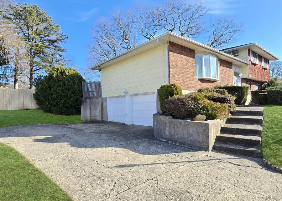 52 Lolly Lane W, Centereach, NY 11720 - Image #2