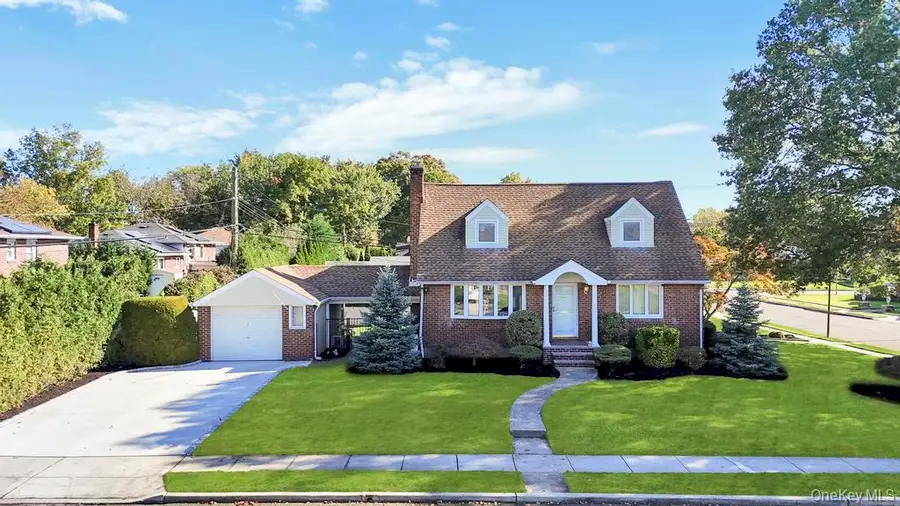 2 Ash Place, New Hyde Park, NY 11040 - Image #2