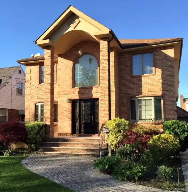 7611 270th Street, New Hyde Park, NY 11040