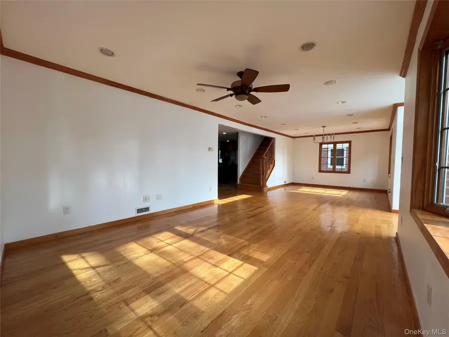 7611 270th Street, New Hyde Park, NY 11040 - Image #2