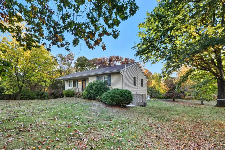 16 Hamilton Drive, Hopewell Junction, NY 12533 - Image #2