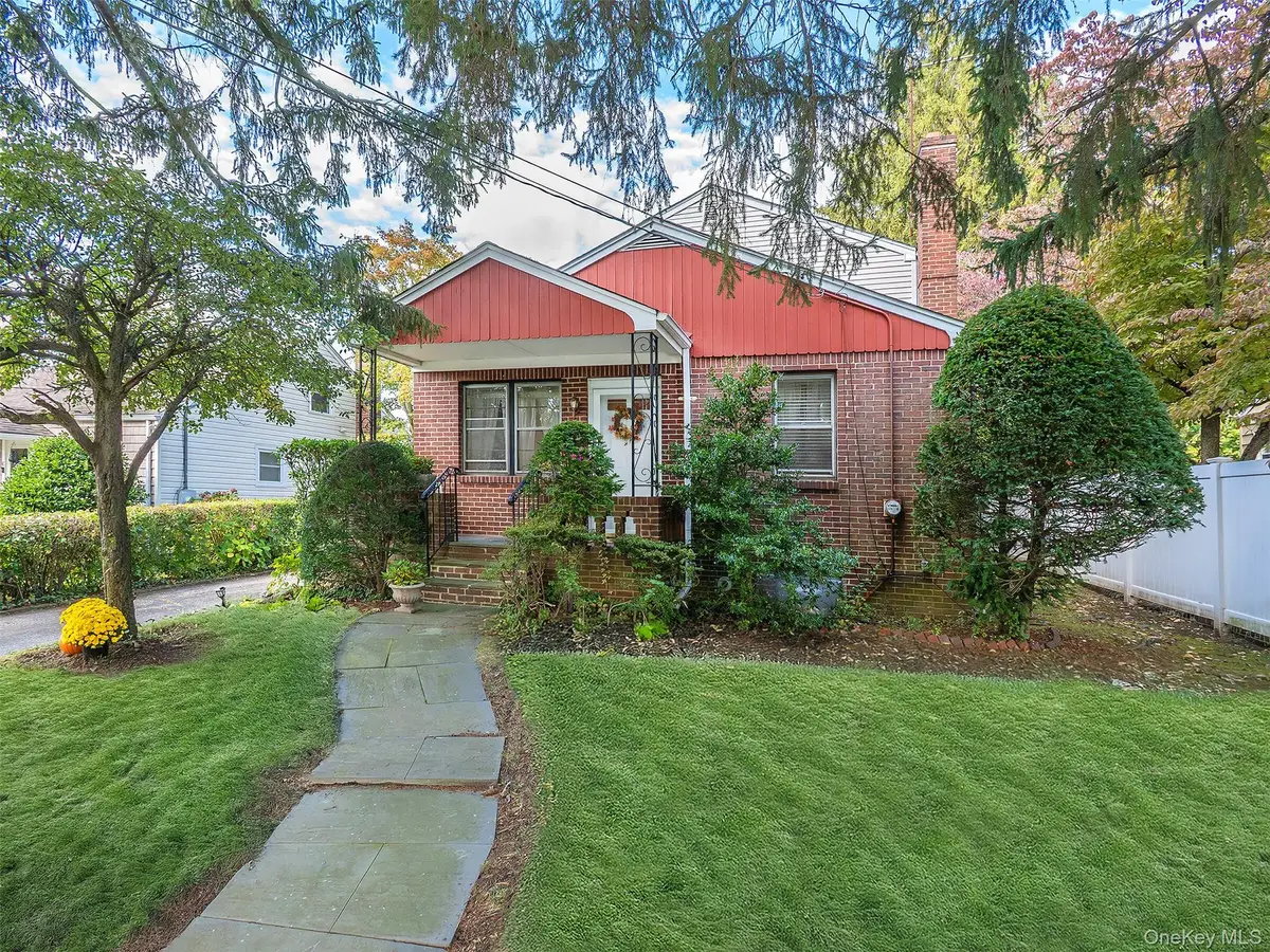 8 Cambridge, Glen Cove, NY 11542 - Image #1