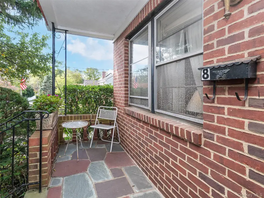 8 Cambridge, Glen Cove, NY 11542 - Image #2