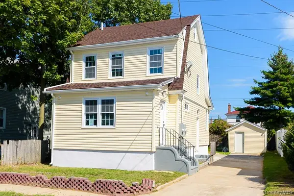 129 Cochran Place, Valley Stream, NY 11581