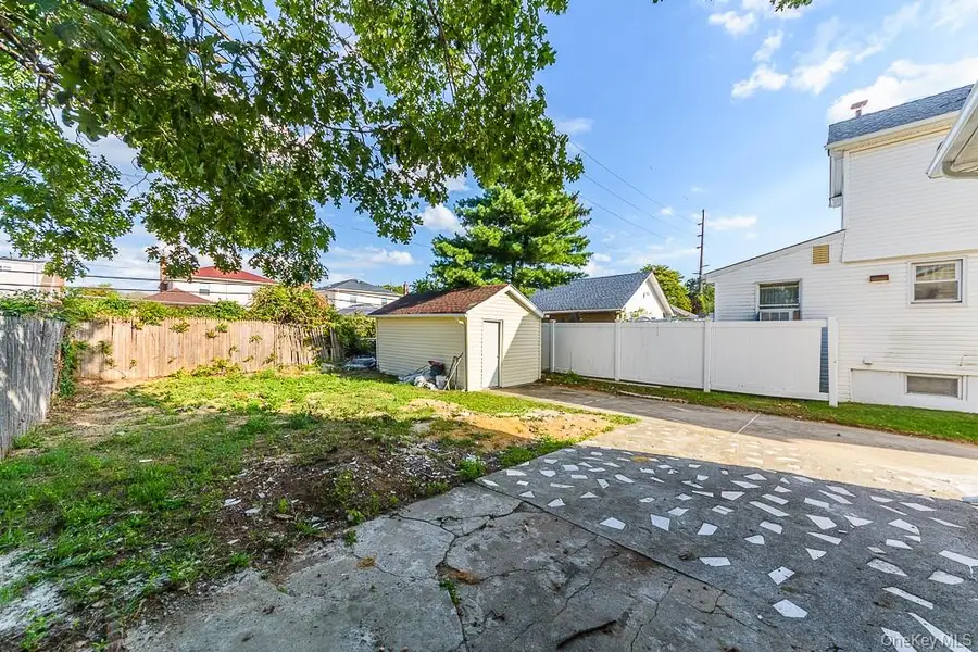 129 Cochran Place, Valley Stream, NY 11581 - Image #2