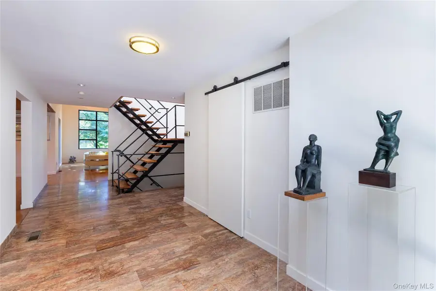 712 Ladd Road, Bronx, NY 10471 - Image #2