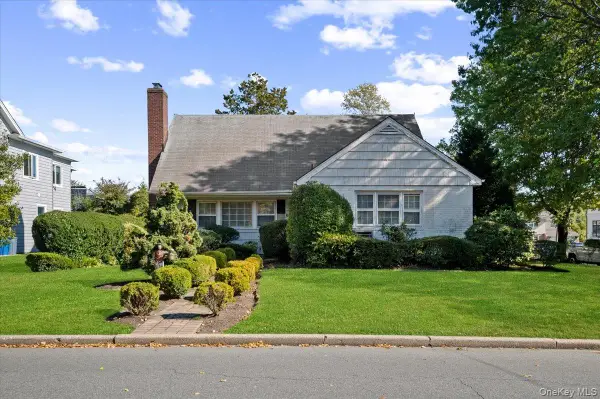 66 Auerbach Lane, Lawrence, NY 11559