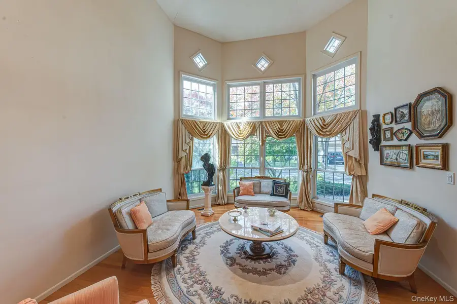 174 Sagamore Drive, Plainview, NY 11803 - Image #3