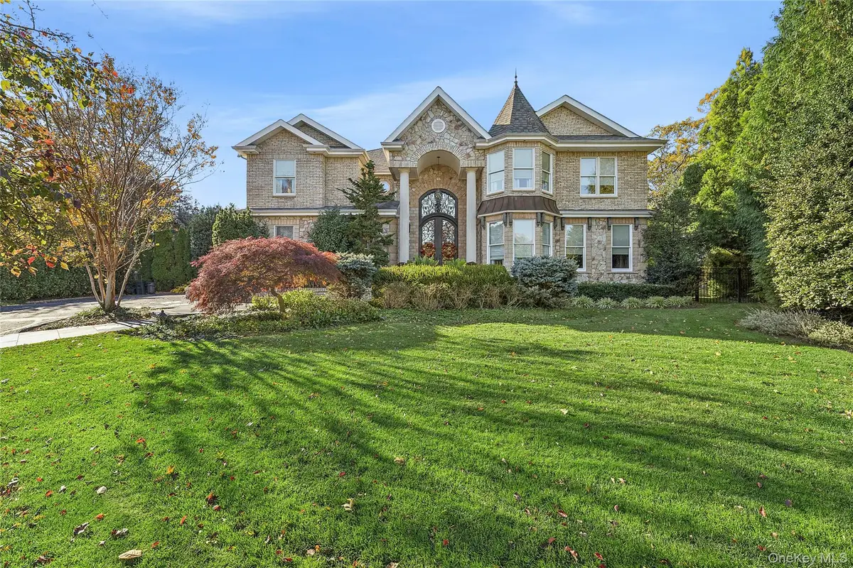 5 Schoolhouse Court, Oyster Bay, NY 11771 - Image #1