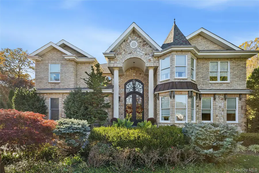 5 Schoolhouse Court, Oyster Bay, NY 11771 - Image #2