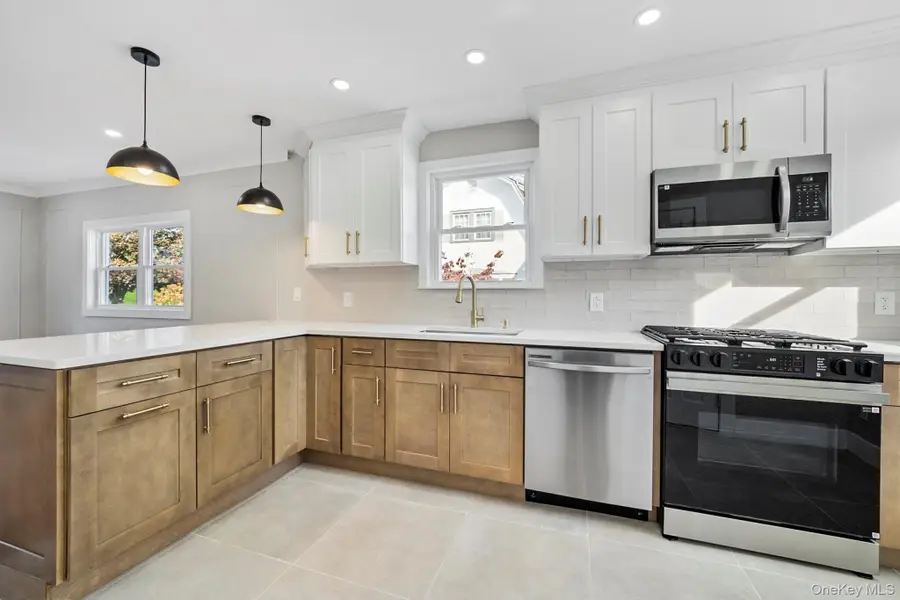 36 New York Avenue, Freeport, NY 11520 - Image #2