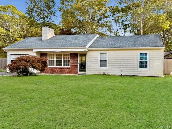 8 Fox Hollow Lane, Ridge, NY 11961