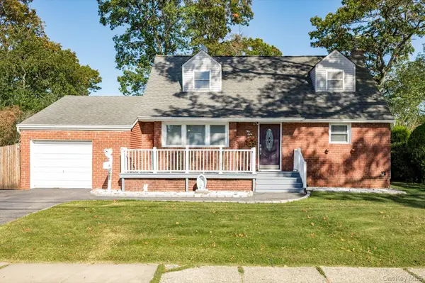 480 N Greene Avenue, Lindenhurst, NY 11757