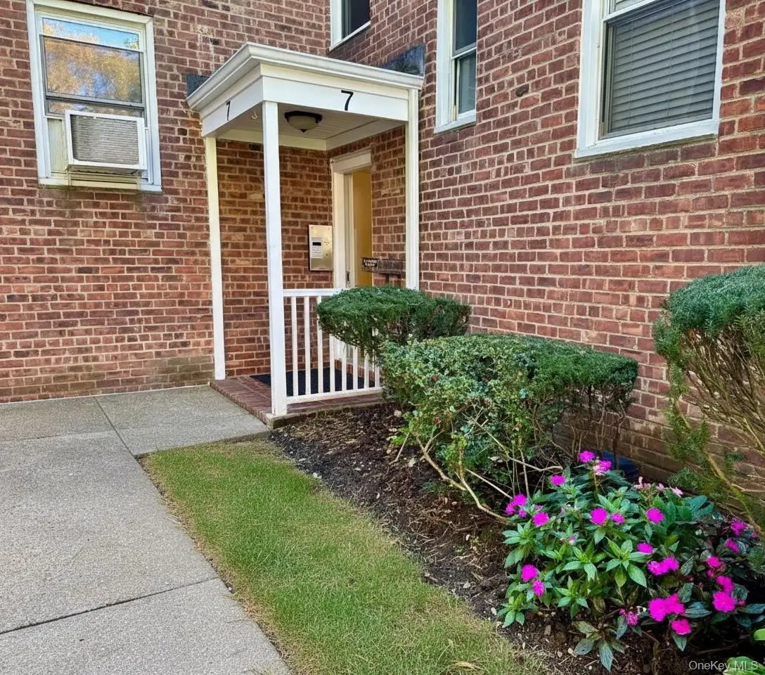 7 Edwards #2G, Roslyn Heights, NY 11577 - Image #1