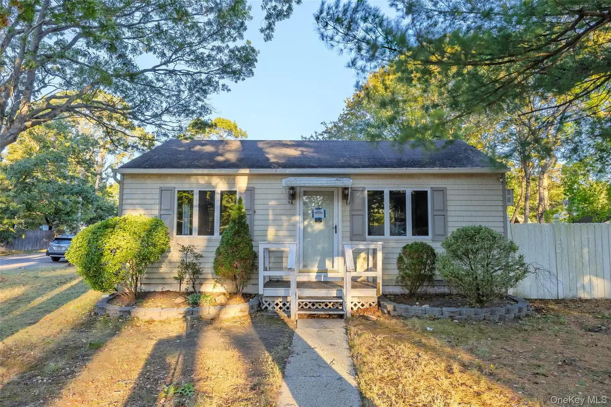 85 Lake Promenade, Ronkonkoma, NY 11779 - Image #1