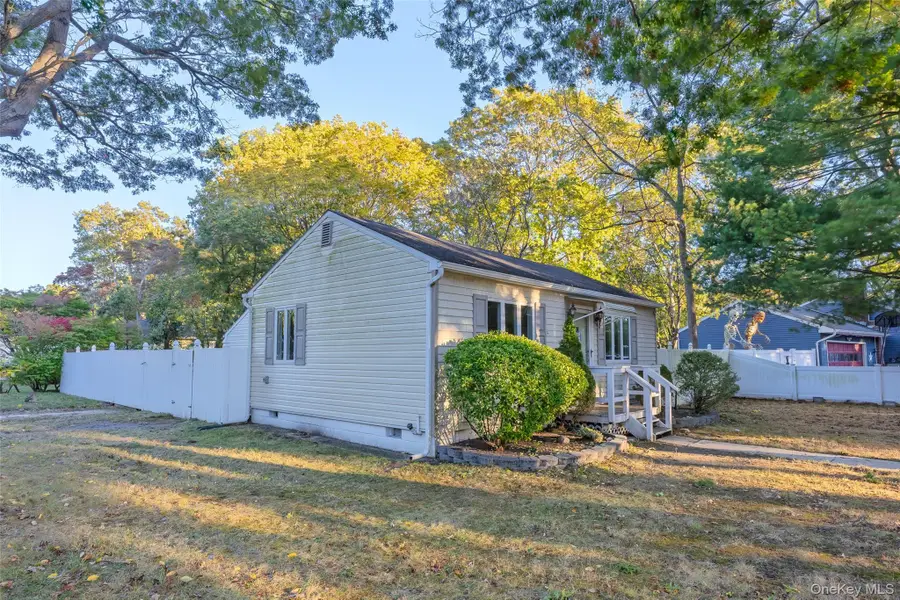 85 Lake Promenade, Ronkonkoma, NY 11779 - Image #2