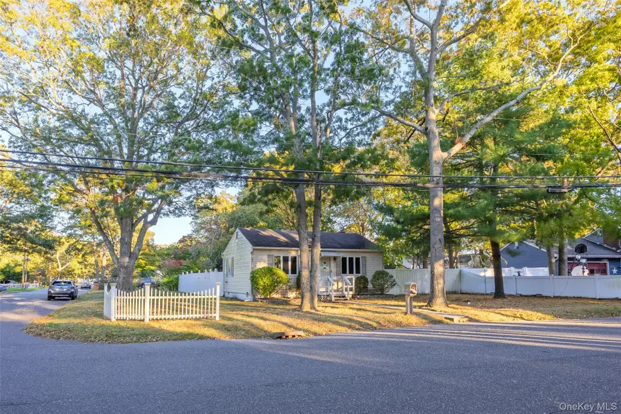 85 Lake Promenade, Ronkonkoma, NY 11779 - Image #3