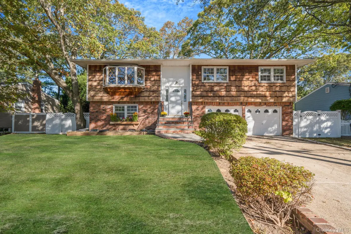 31 Virginia Court, Sayville, NY 11782 - Image #1